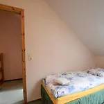 Spacious In With Garden