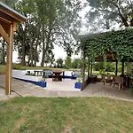 Spacious In With Garden * Boddin