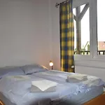 Spacious In With Garden Lejlighed *