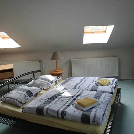 Spacious In With Garden Boddin