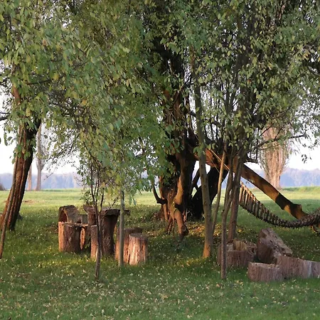 Spacious In With Garden