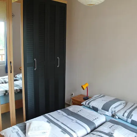 Spacious In With Garden Apartment