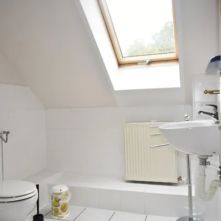 アパート Spacious In With Garden *