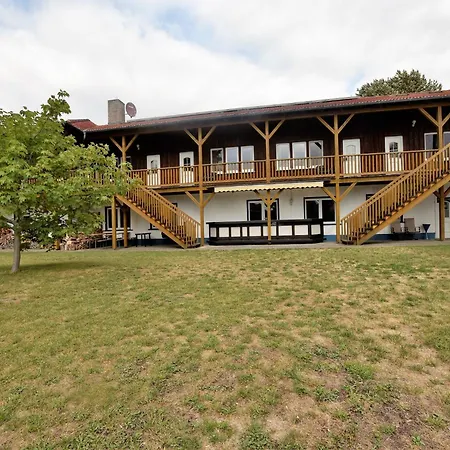 アパート Spacious In With Garden *