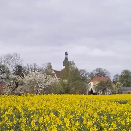 アパート Spacious In With Garden *