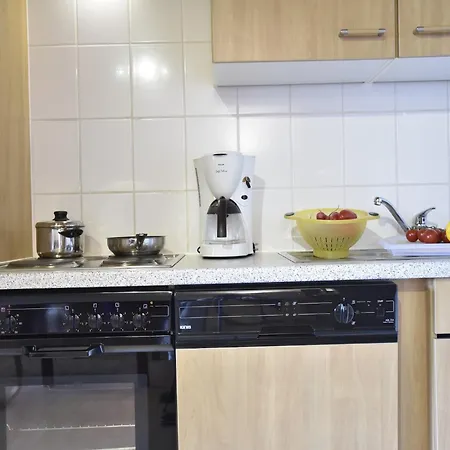 Апартаменты Spacious In With Garden Boddin