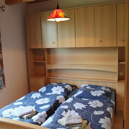 Spacious In With Garden Boddin