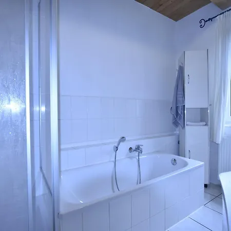 Spacious In With Garden Apartment Boddin