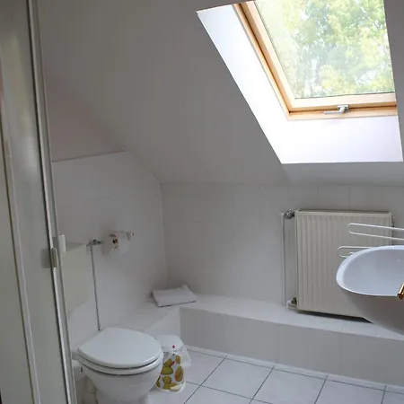 Spacious In With Garden