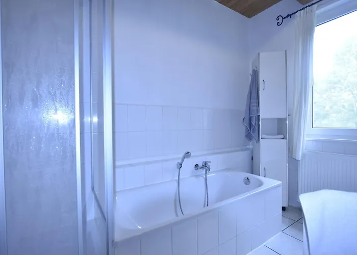 Apartamento Spacious In With Garden