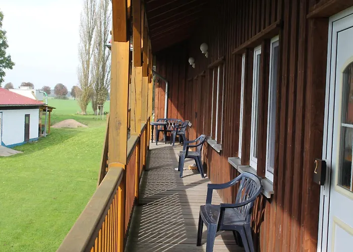 Spacious In With Garden Boddin