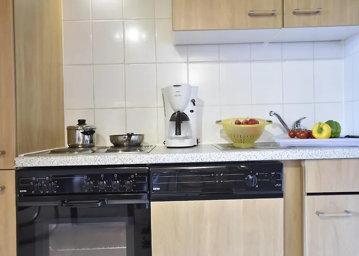 Apartamento Spacious In With Garden Boddin