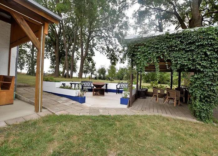 Apartamento Spacious In With Garden